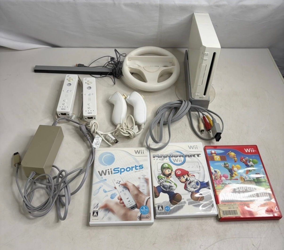 ○Wii 本体 ヌンチャク リモコン ソフト Wiisports マリオカート