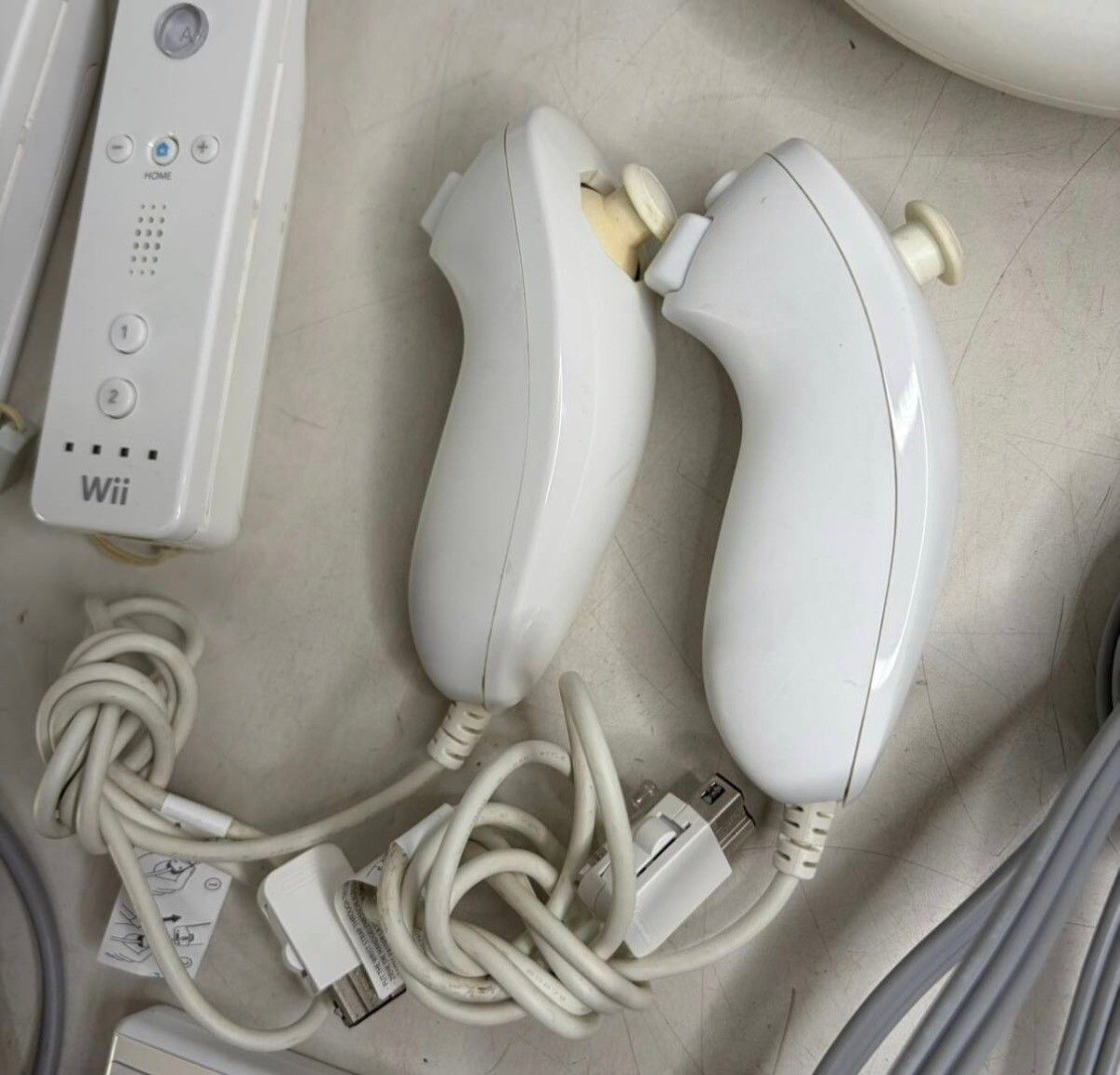 ○Wii 本体 ヌンチャク リモコン ソフト Wiisports マリオカート