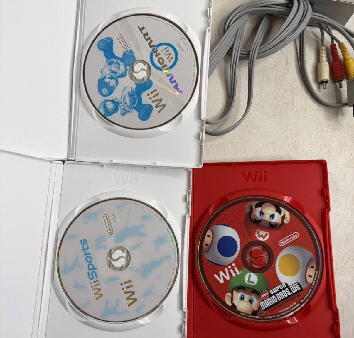 ○Wii 本体 ヌンチャク リモコン ソフト Wiisports マリオカート