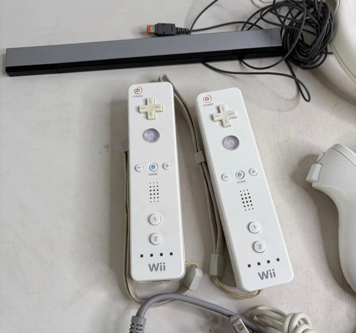 ○Wii 本体 ヌンチャク リモコン ソフト Wiisports マリオカート