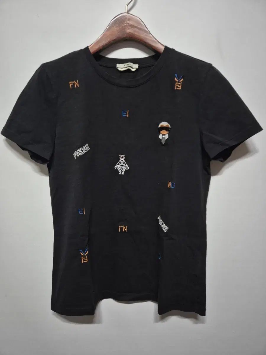 FENDI フェンディ 正規品 半袖Tシャツ ブラック 刺繍 M