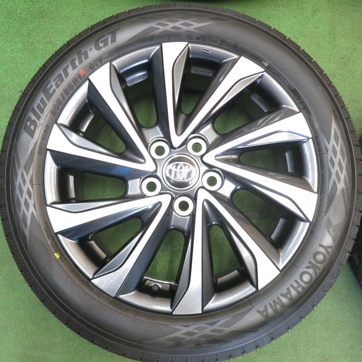 新車外し！26年◎トヨタ 90系 ノア ヴォクシー S-Z 純正 205/55R17