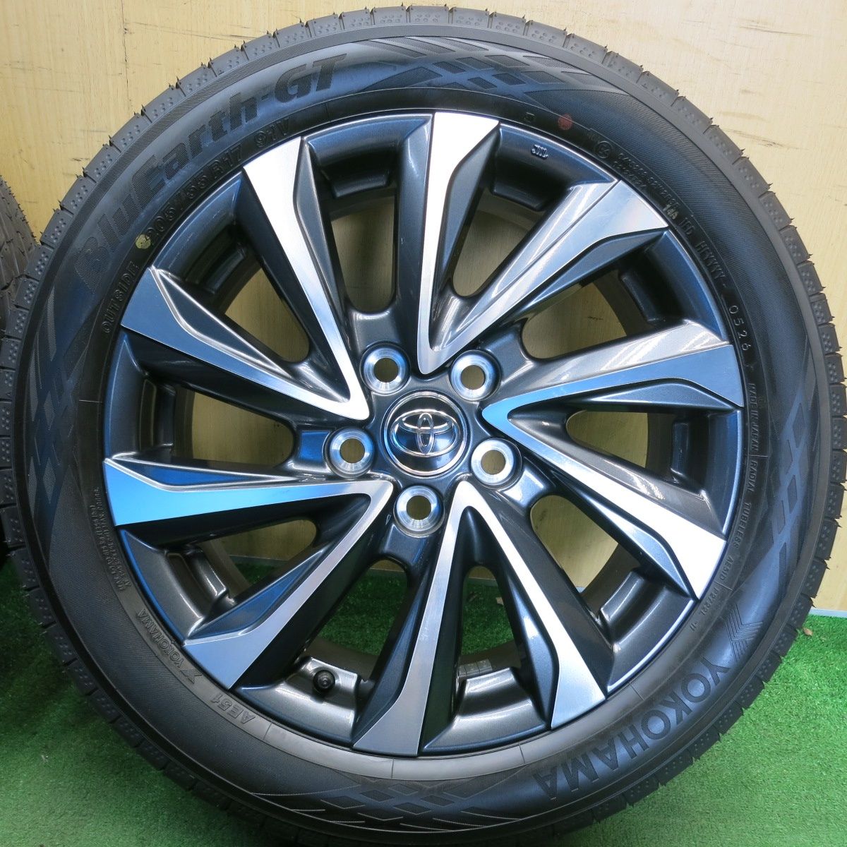新車外し！26年◎トヨタ 90系 ノア ヴォクシー S-Z 純正 205/55R17