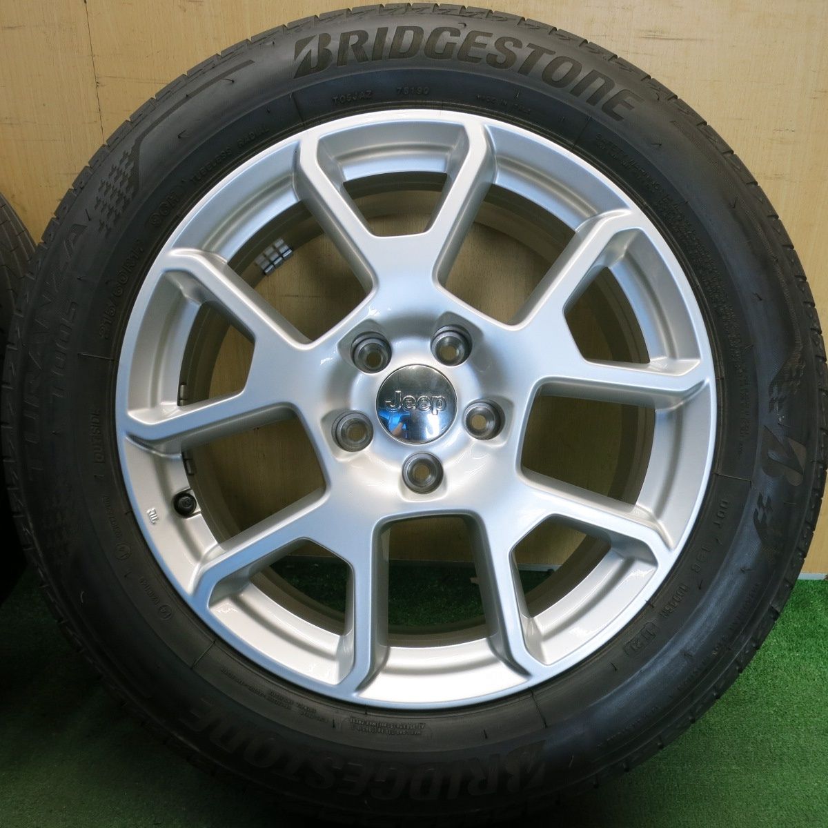 バリ溝！キレイ！9.5分◎JEEP ジープ レネゲード 純正 MOPAR 215/60R17 