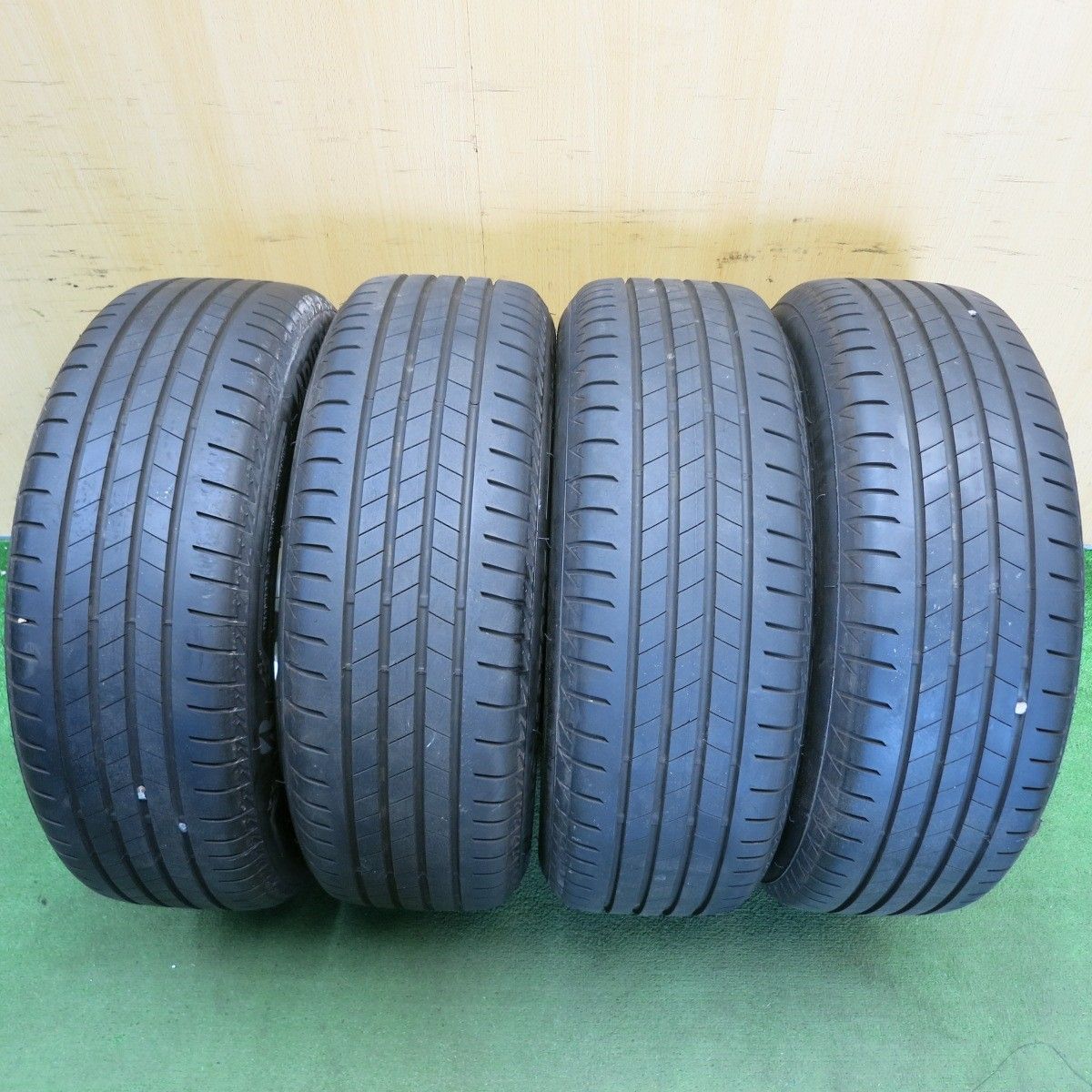 バリ溝！キレイ！9.5分◎JEEP ジープ レネゲード 純正 MOPAR 215/60R17 