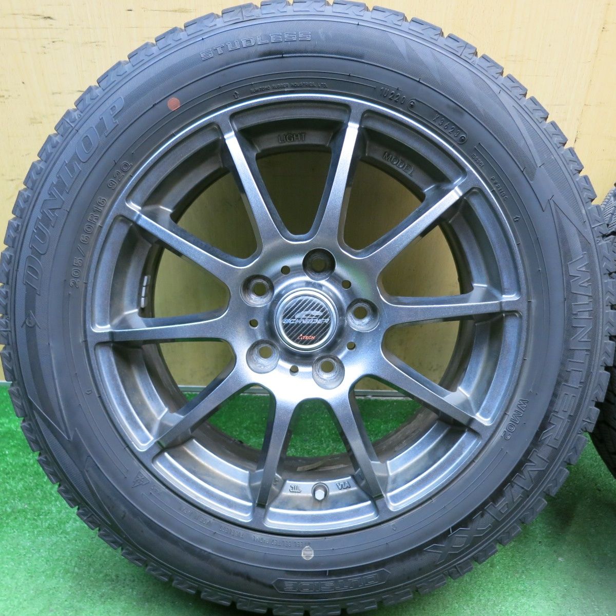 バリ溝!23年!キレイ!9.5分◎スタッドレス 205/60R16 ダンロップ バリ溝!23年!キレイ!9.5分◎スタッドレス 205/60R16 ダンロップ