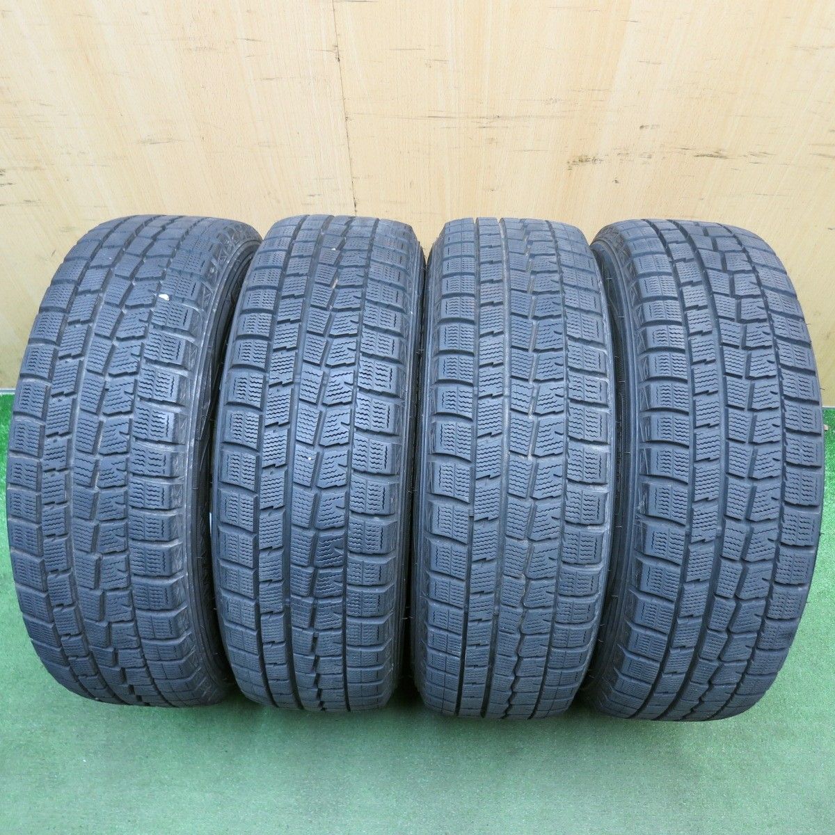バリ溝!9.5分◎シエンタ 等 185/65R15 スタッドレス ダンロップ バリ溝!9.5分◎シエンタ 等 185/65R15 スタッドレス ダンロップ
