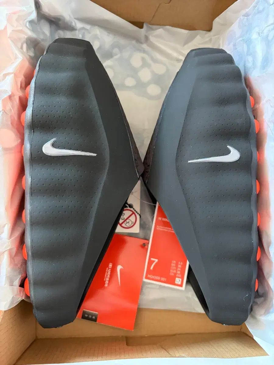240 NIKE マイン 001 スリッパ ブラック クロム 新品 在庫処分