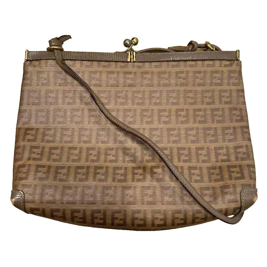 フェンディ　FENDI ズッカ柄　ショルダー　ベージュ フェンディ FENDI ショルダーバッグ ズッカ柄 がま口 ベージュ □GY99