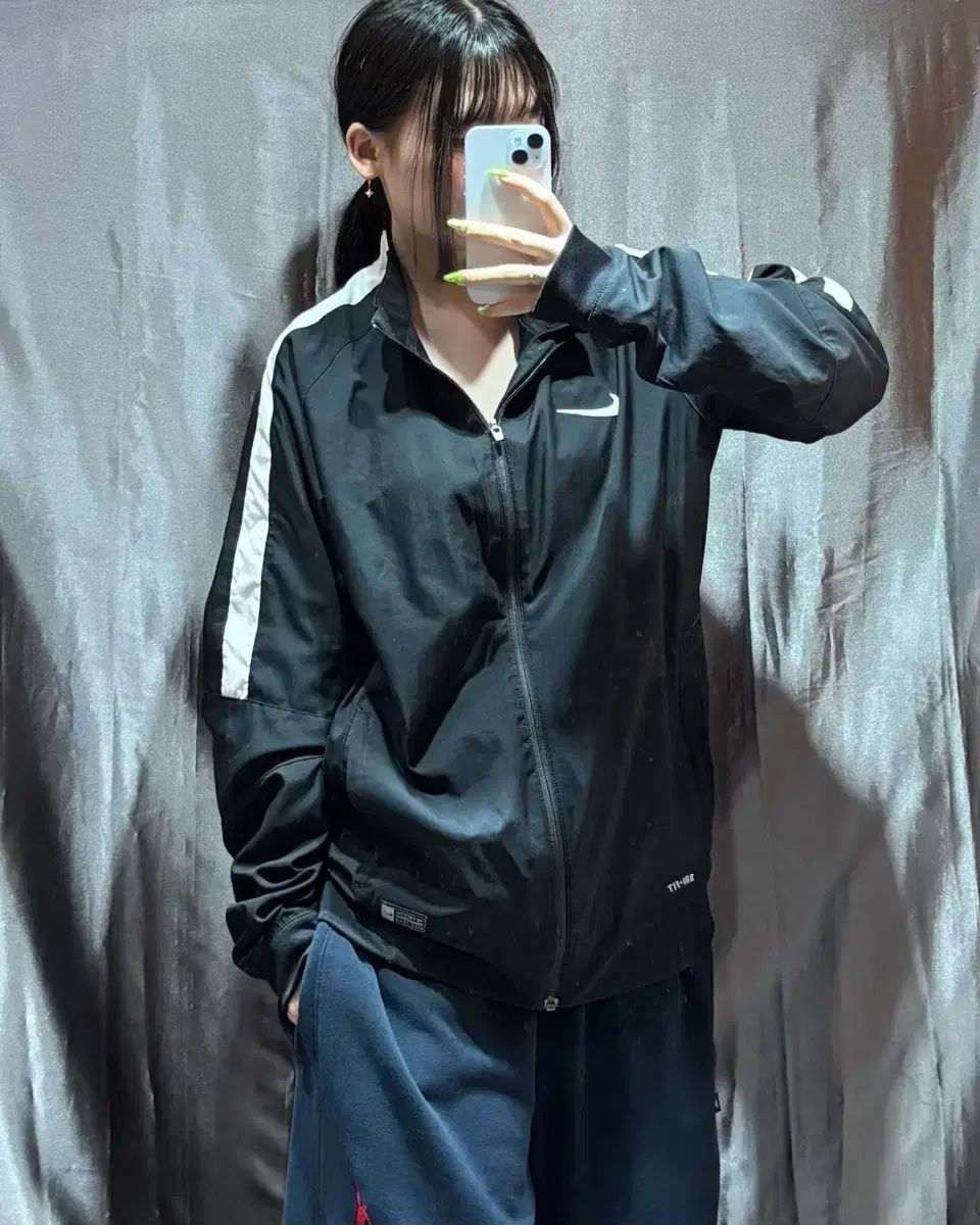 M NIKEドライフィット スモールロゴ ブラック ウィンドブレーカー