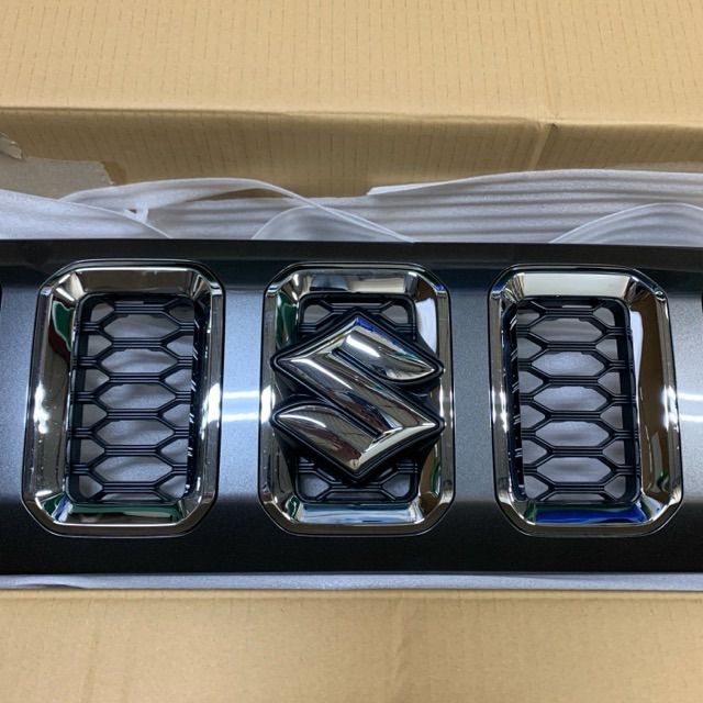 新車外し】ジムニーノマド 純正グリル M80626-14 - メルカリ