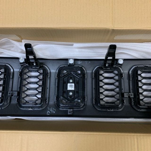 新車外し】ジムニーノマド 純正グリル M80626-14 - メルカリ