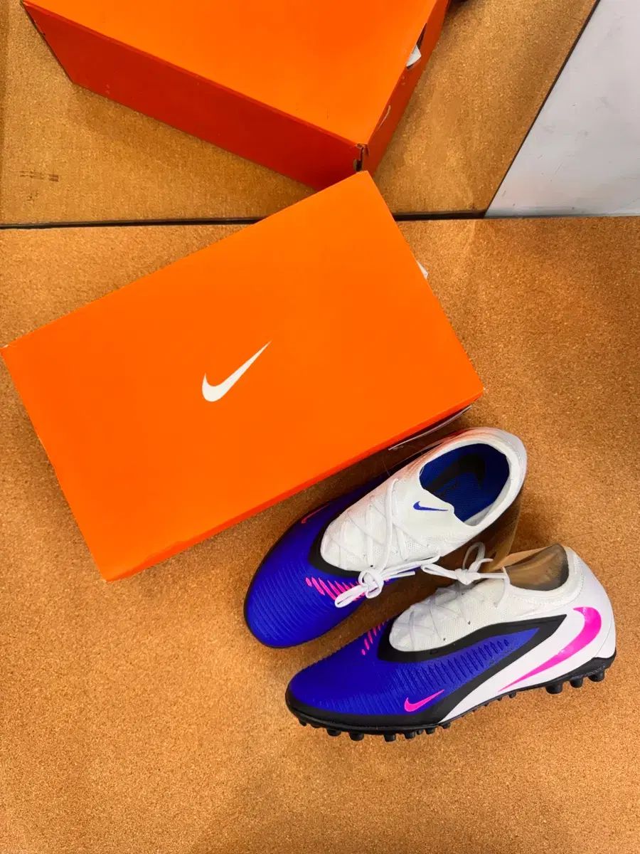 (新品) NIKE FANTOM 6 LOW PRO TF サッカーシューズ 人工芝 サッカーシューズ ブルー