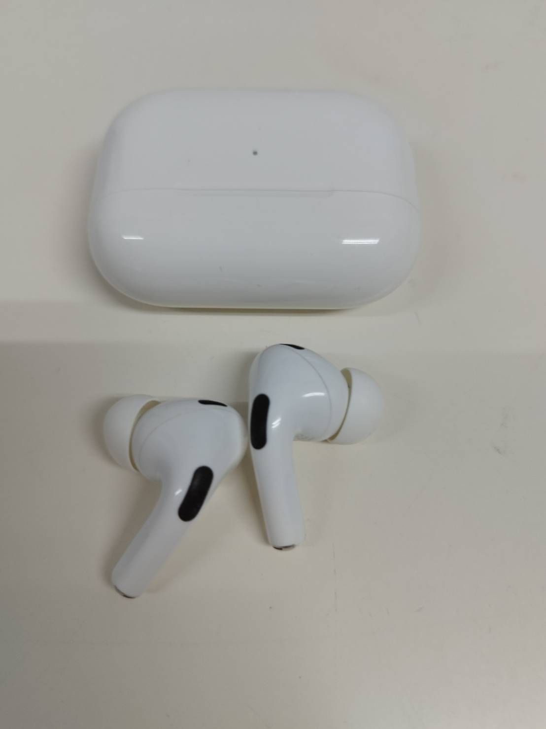 正規品】Apple AirPods Pro 第2世代/A2700,A2699,A2698/ワイヤレス