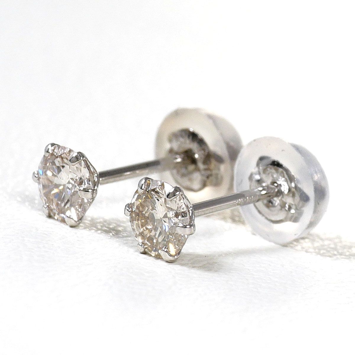 PT900/プラチナ ピアス ダイヤモンド 0.16ct 総重量約0.4g - メルカリ