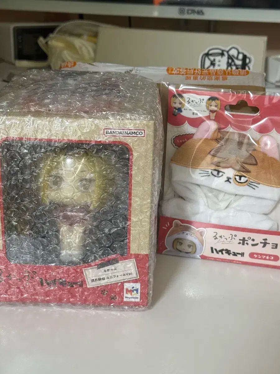 ハイキュー 研磨 룩업 (未開封 クッション含む) + ポンチョ (未開封) 出品