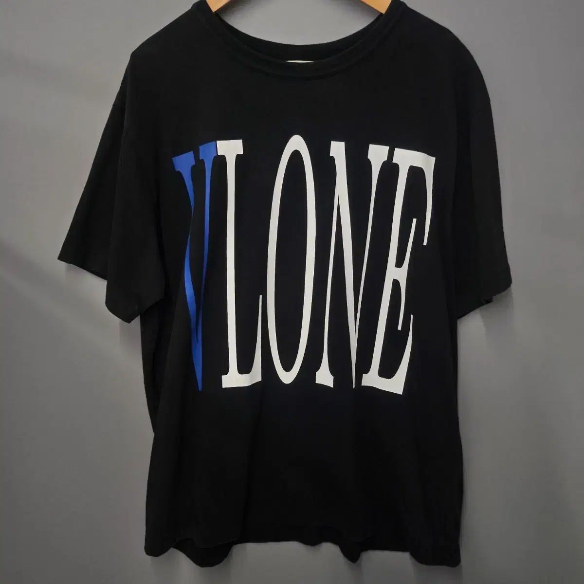 オフホワイト × VLONE(ヴィーローン) ルイヴィトン ヴァージル 半袖T