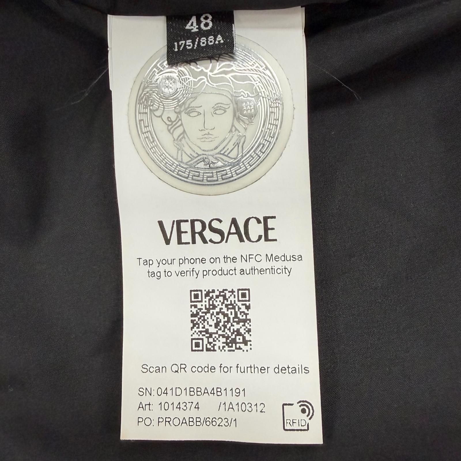 極美品▽VERSACE ヴェルサーチ 2023年製 1014374 ロゴ刺繍 中綿入