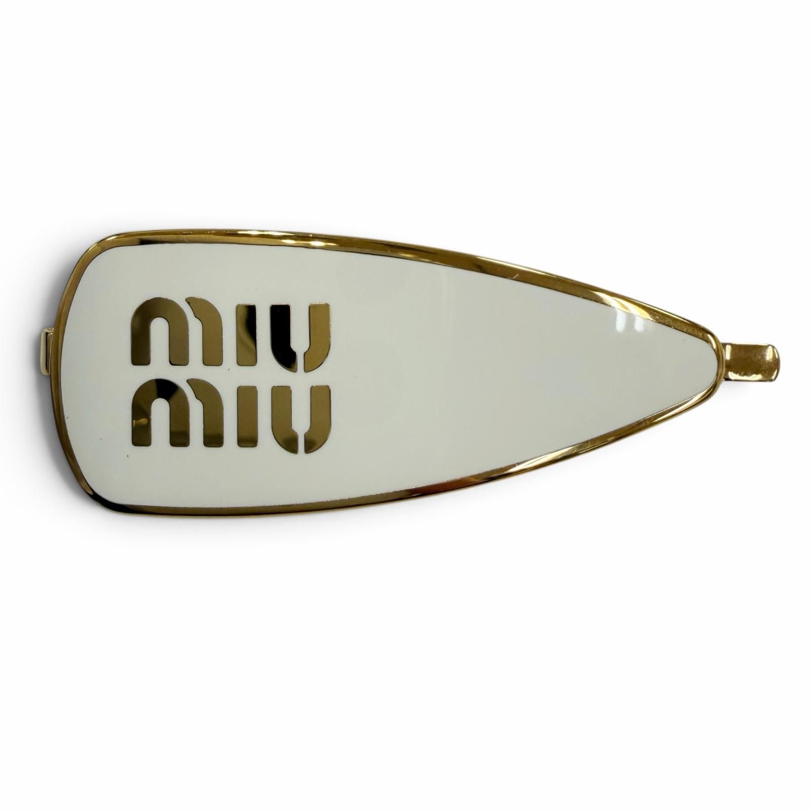 美品☆MIUMIU ミュウミュウ 5IF147 エナメルメタル ヘアクリップ ロゴ ヘアアクセサリー ヘアピン ホワイト ゴールド 伊製 箱・保存袋付