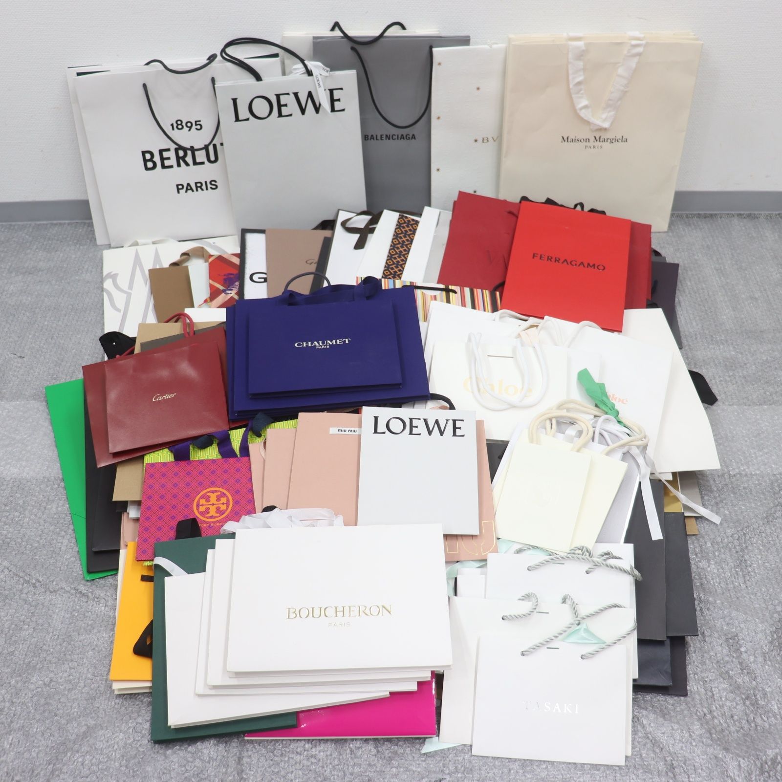 ITH365FPBQP3 BALENCIAGA ベルルッティ バーバリー LOEWE Maison Margiela 他 ブランド 紙袋 ショッパー ショップ袋 136枚 まとめ 大量