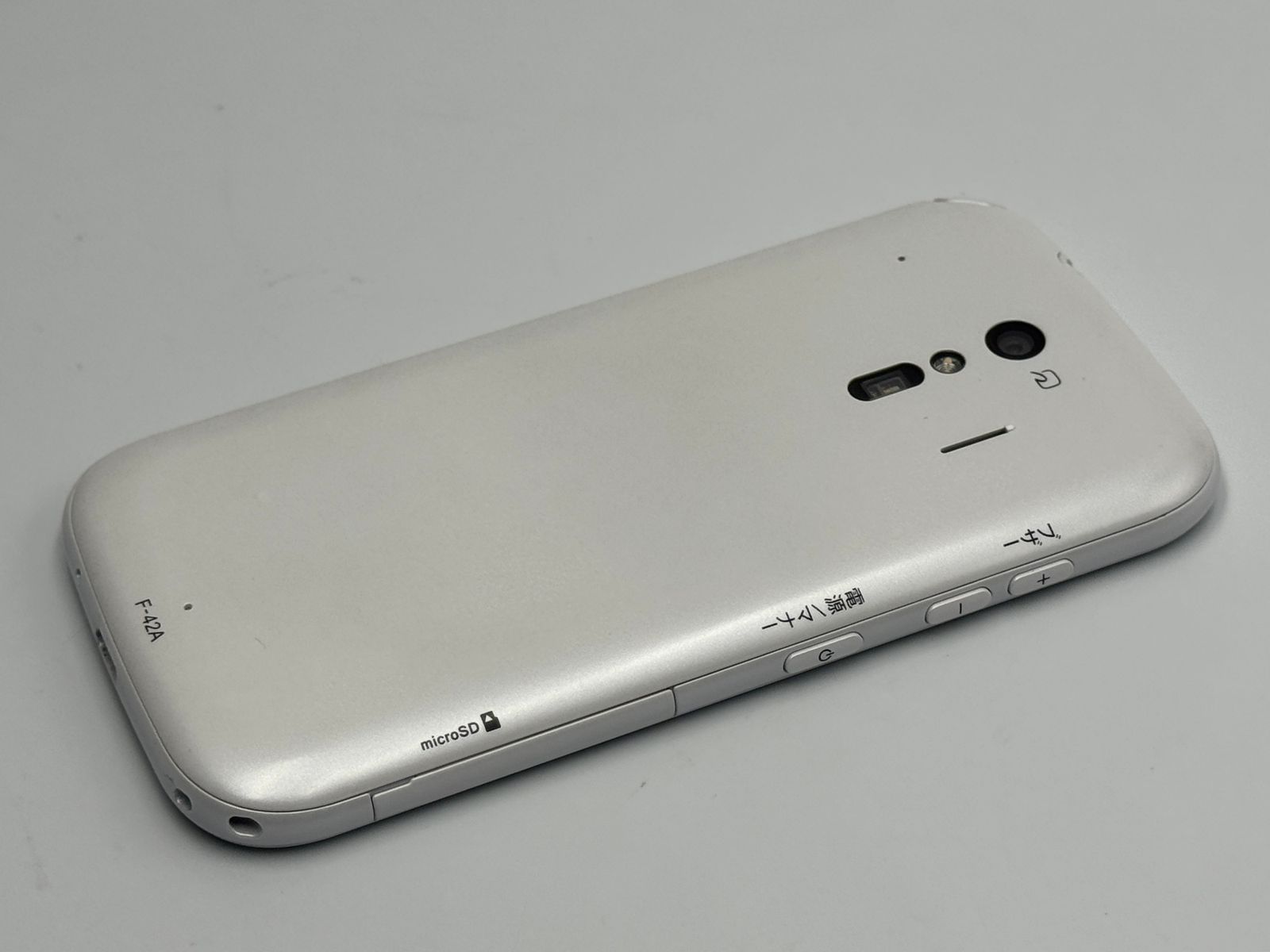 中古B】らくらくスマートフォン F-42A ホワイト SIMフリー - メルカリ