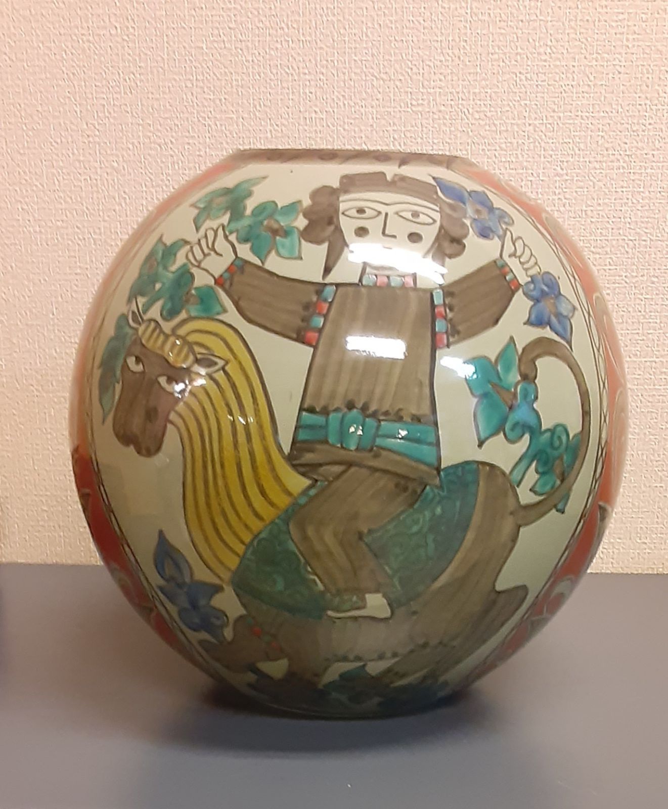 九谷焼「古代人？」花瓶 花入れ 壺 九谷焼 壺 花瓶 金彩 色絵 贈り物