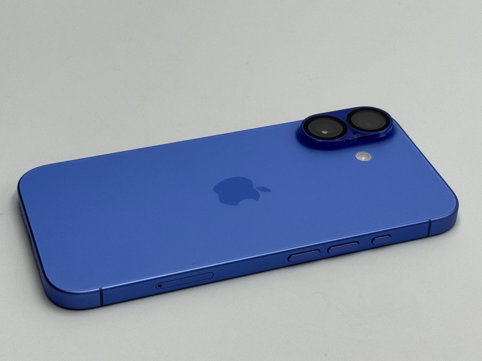 【中古A】iPhone 16 128GB ウルトラマリン バッテリー【100%】 SIMフリー 白ロム