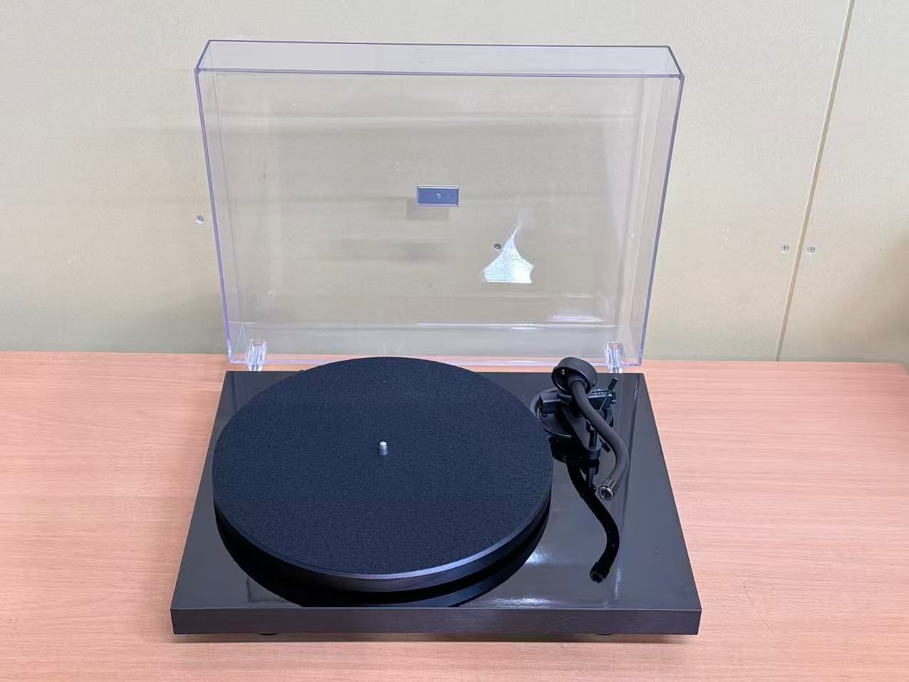 訳あり未使用品　Pro-Ject　DEBUT/S/BK [ブラック]　 レコードプレーヤー 展示品