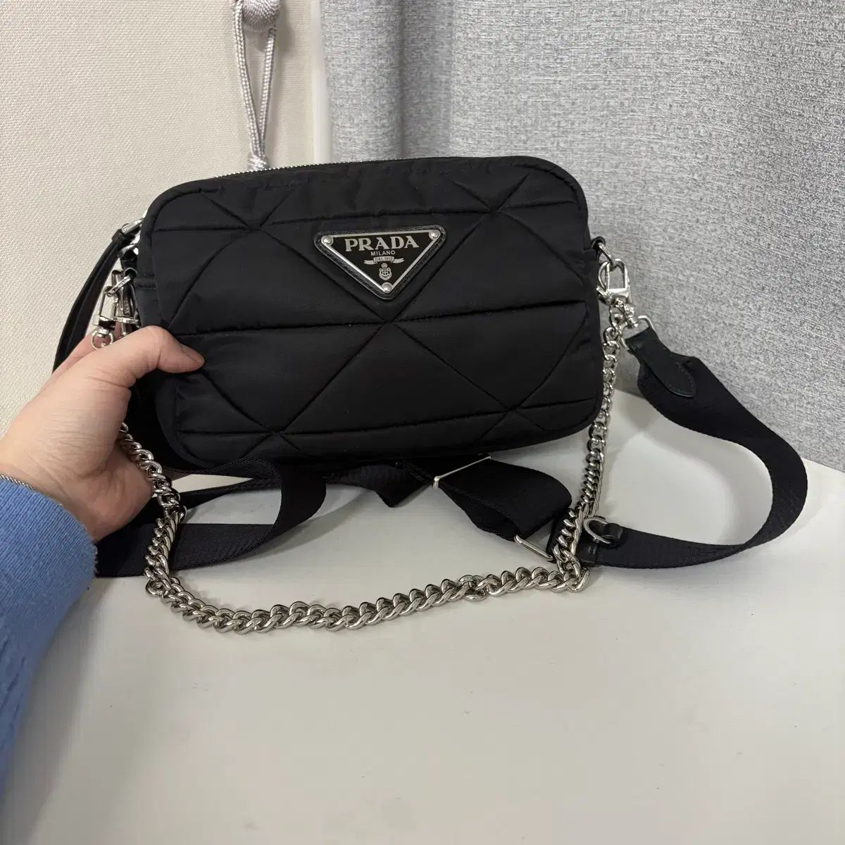 プラダ キルティング ナイロン ショルダーバッグ ブラック/正規品