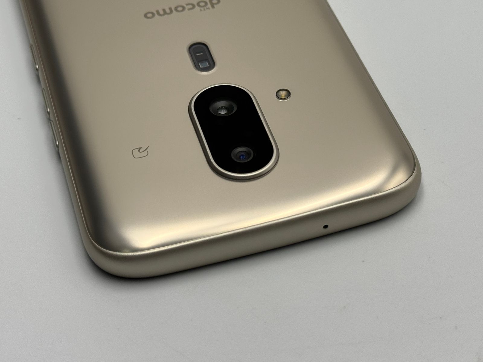 中古A】F-53E 128GB ゴールド SIMフリー らくらくスマホ - メルカリ