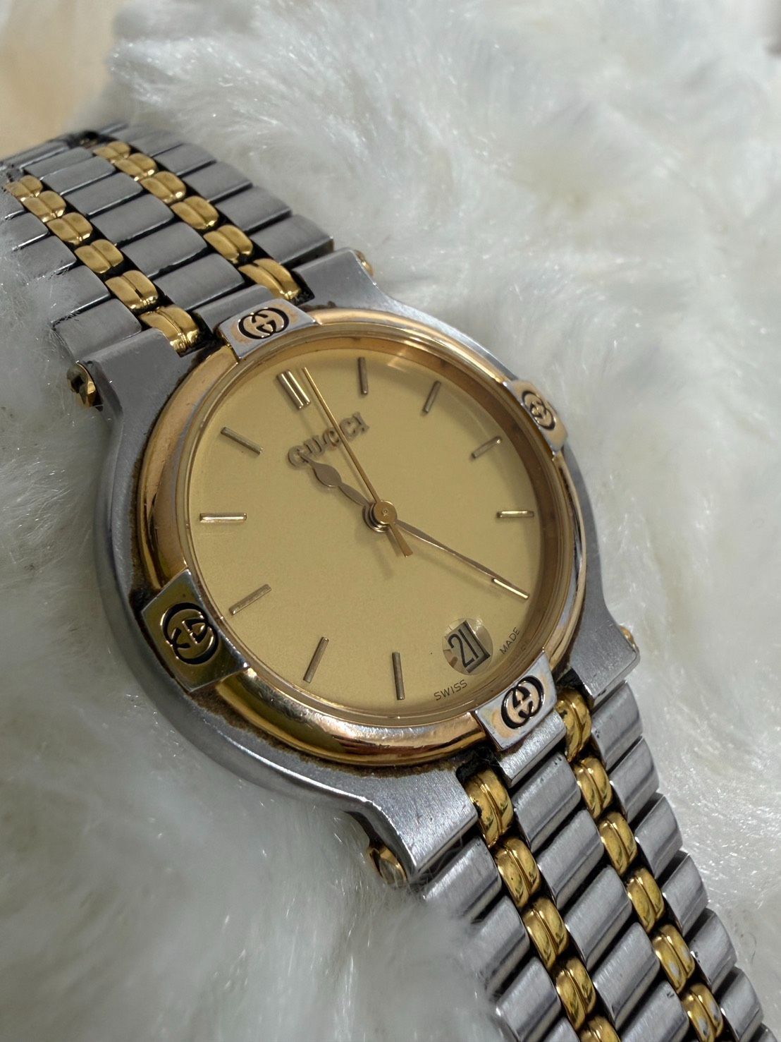 稼働 GUCCI 時計 9000M デイト メンズ コンビ 新品電池 純正ベルト 中古正規品 GUCCI 時計 9000M デイト メンズ コンビ電池切れ 動作