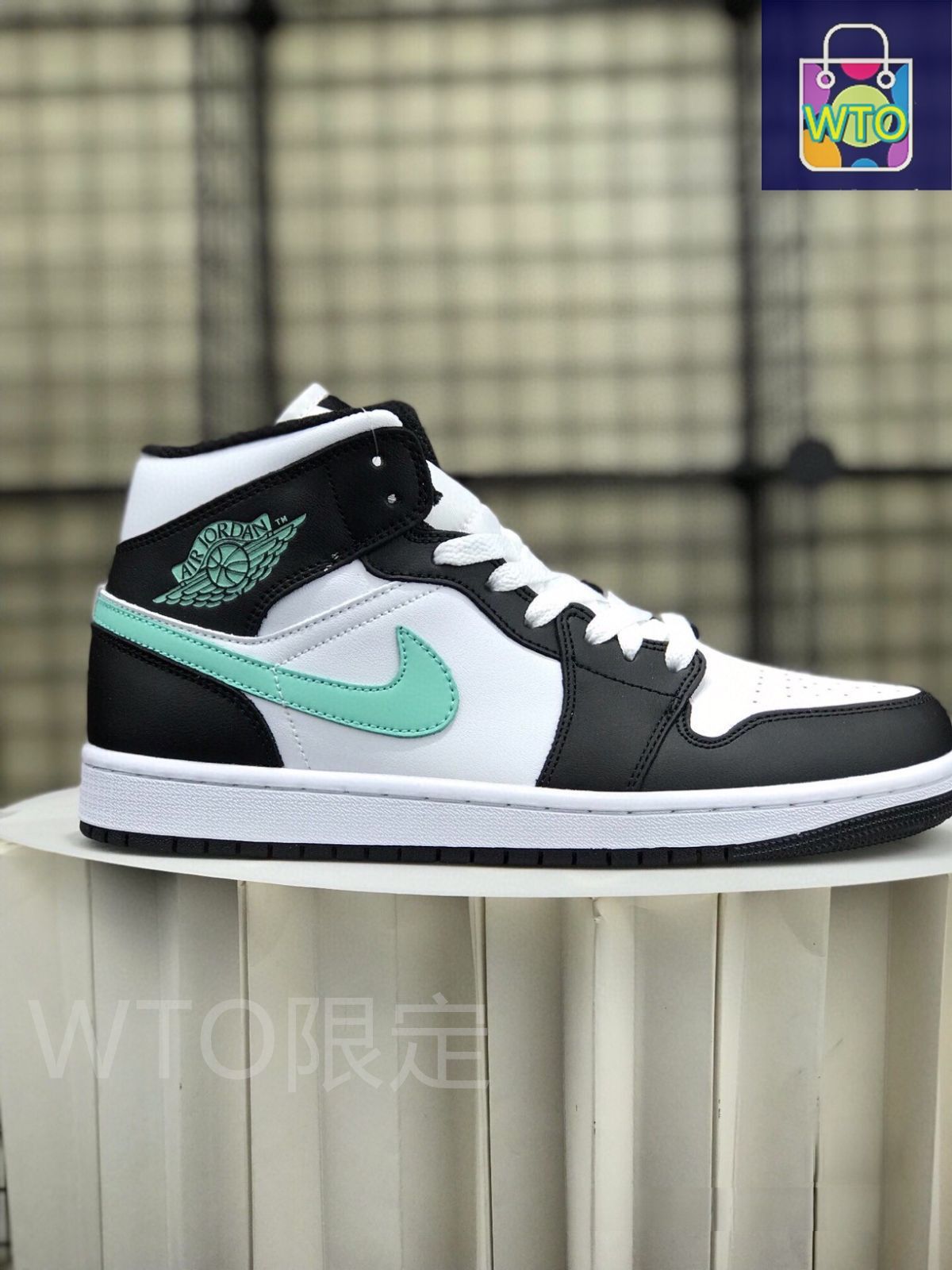 お値下げしました??即購入?? ナイキ スニーカーNike Air Jordan 1 Mid 箱付-WTO輸入2-AW16