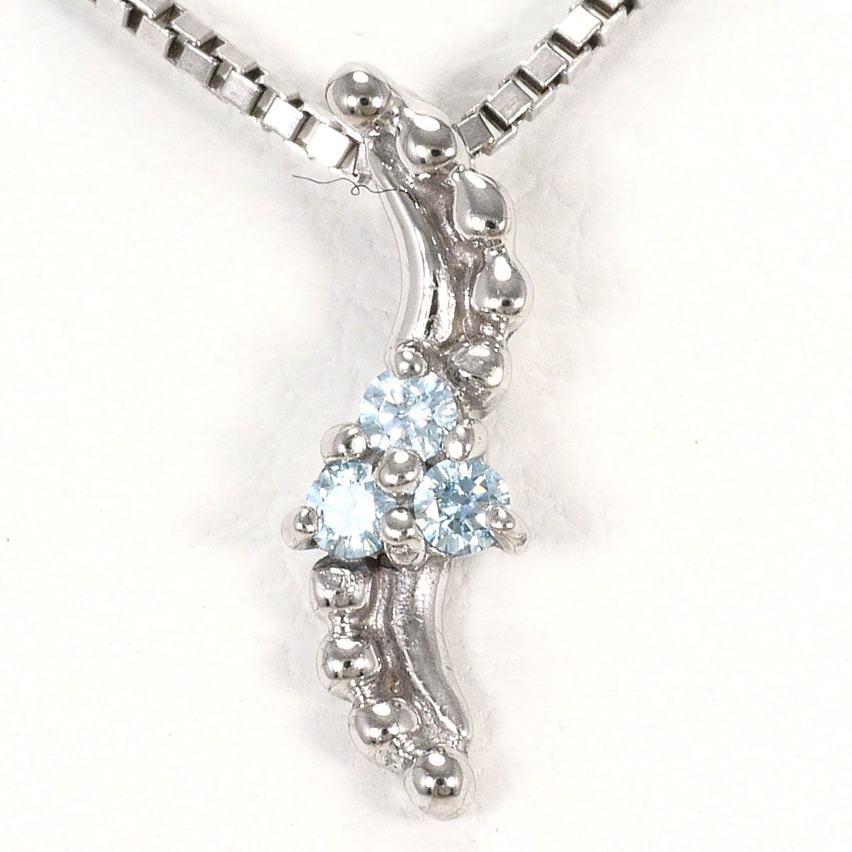 K14WG ネックレス ブルーダイヤ 0.04ct 総重量約1.8g 約41cm