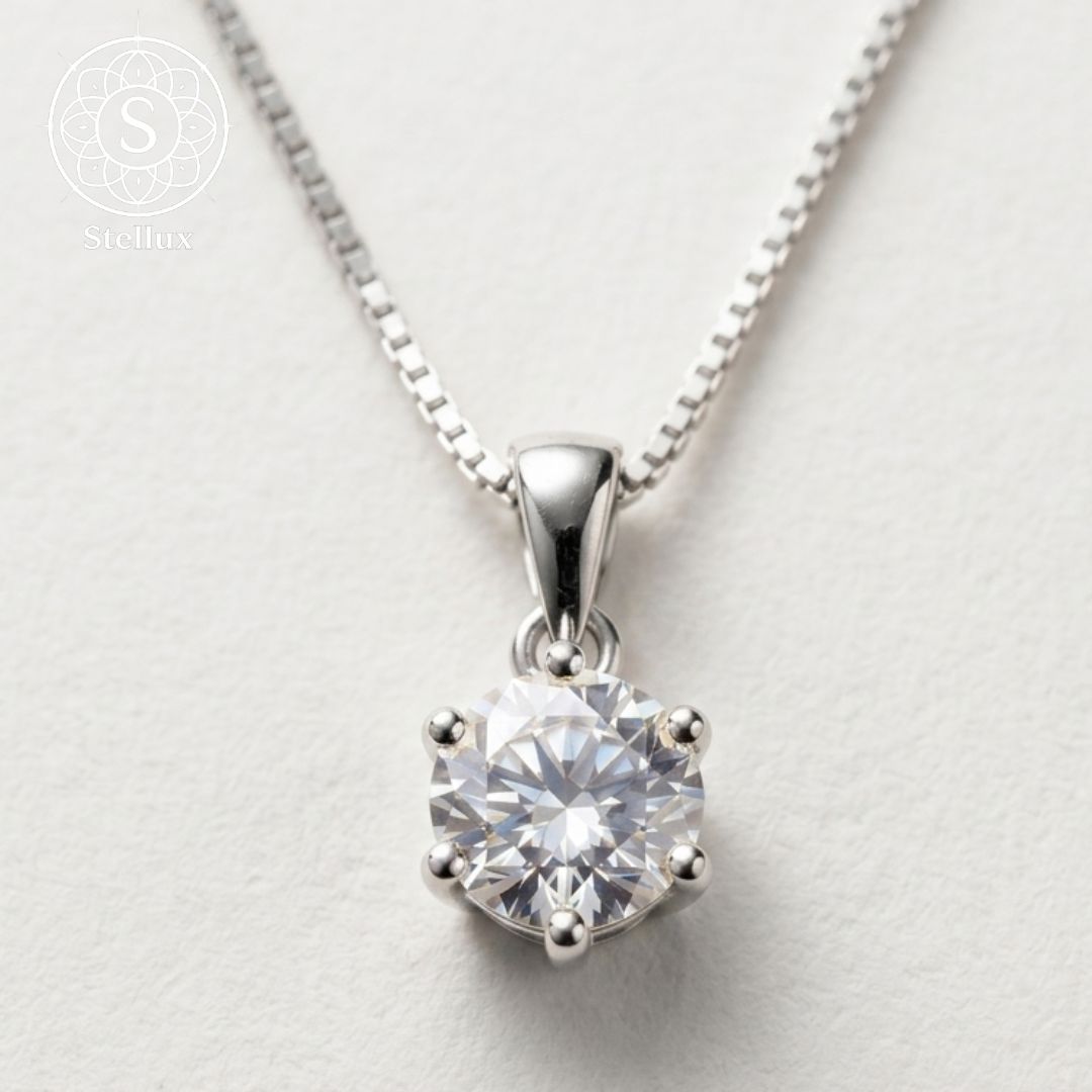 【肌に溶け込む極上の光】モアサナイト0.5ctネックレス/プラチナ仕上げ/シルバー925 S925刻印/男女兼用/プレゼント・ギフトにも◎/スキンジュエリー/大人シンプル/一生モノ/金属アレルギー対応/トラベルジュエリー/ブリンブリン