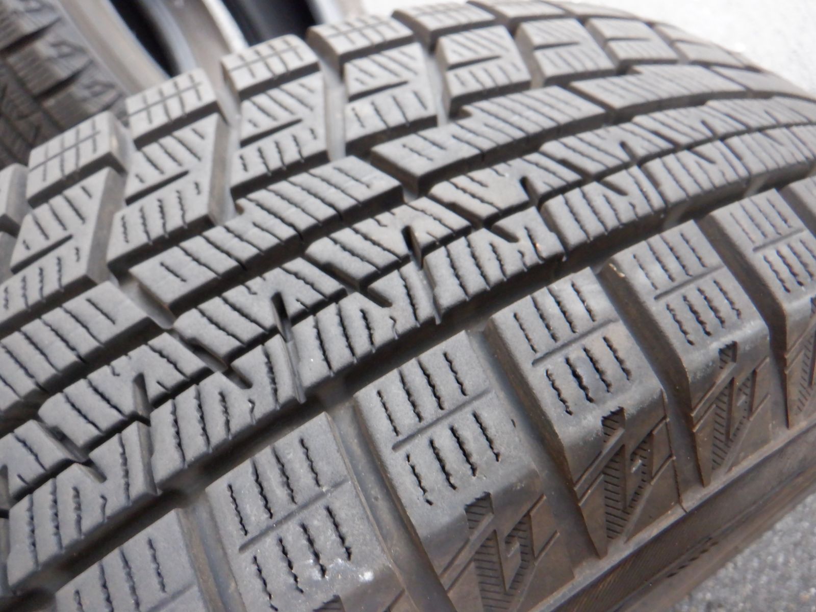 バリ山！ヨコハマ　アイスガードIG50PLUS 165/70R14 ルーミー等 中古バリ山 165/65R14 4本 ヨコハマ アイスガードiG60 タンク