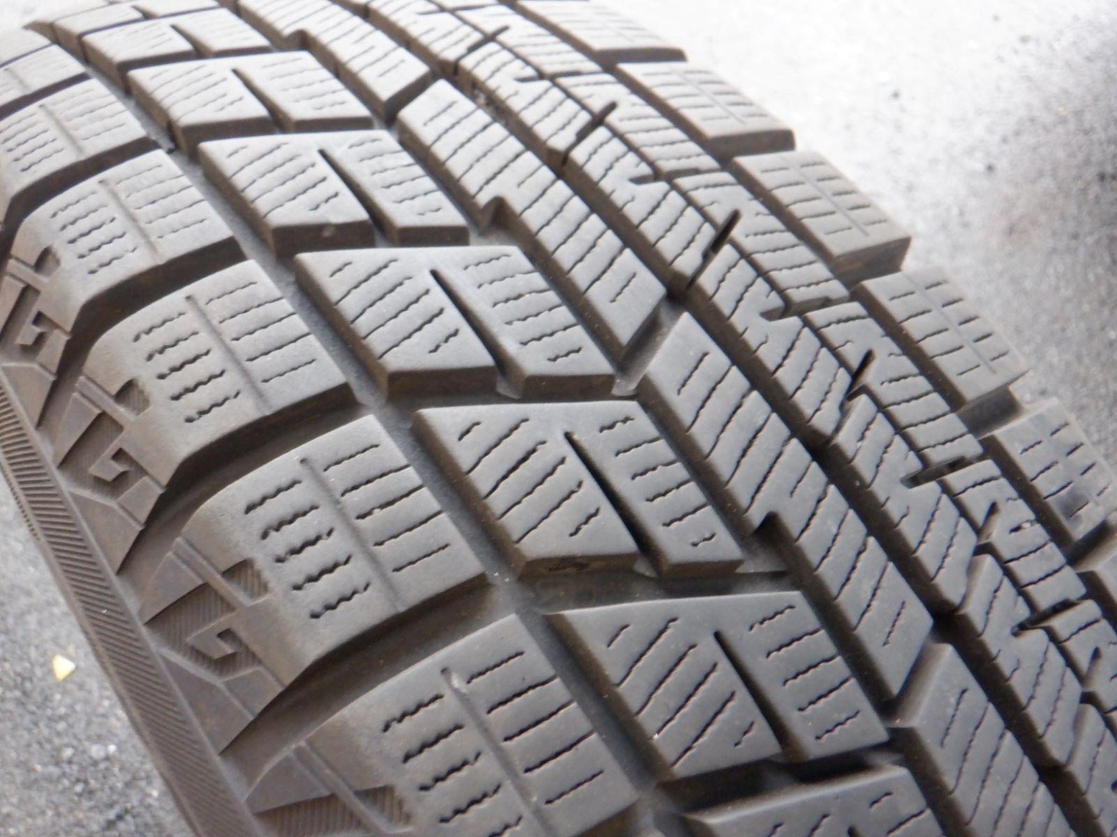 中古バリ山 165/65R14 4本 ヨコハマ アイスガードiG60 タンク 中古バリ山 165/65R14 4本 ヨコハマ アイスガードiG60 タンク