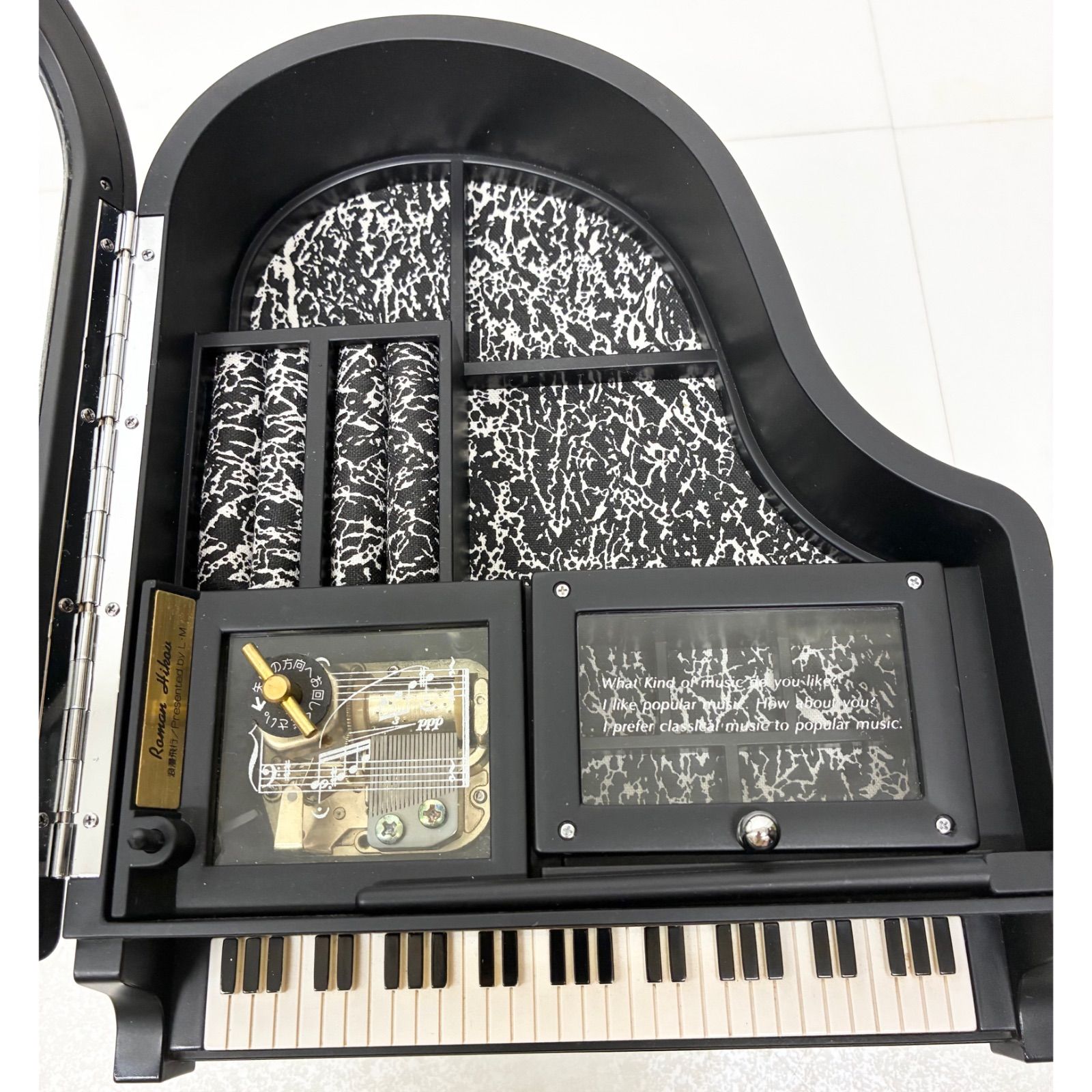 雑貨】Gan Sasho PURE/ピアノ型 アクセサリーケース オルゴール付き