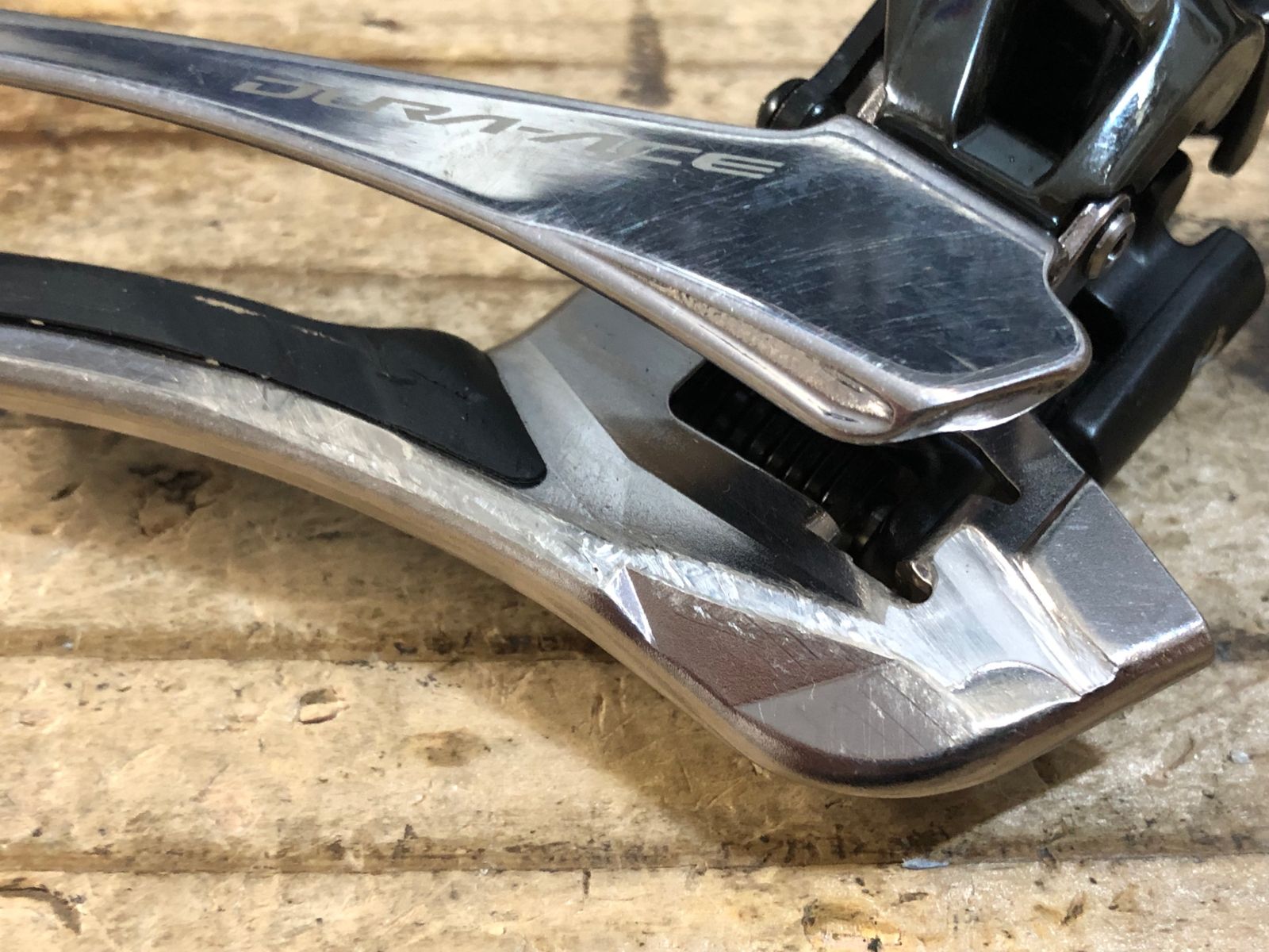 KH307 シマノ SHIMANO デュラエース DURA-ACE FD-R9100 フロントディレイラー 直付 2s ※座布団、固定ボルト欠品