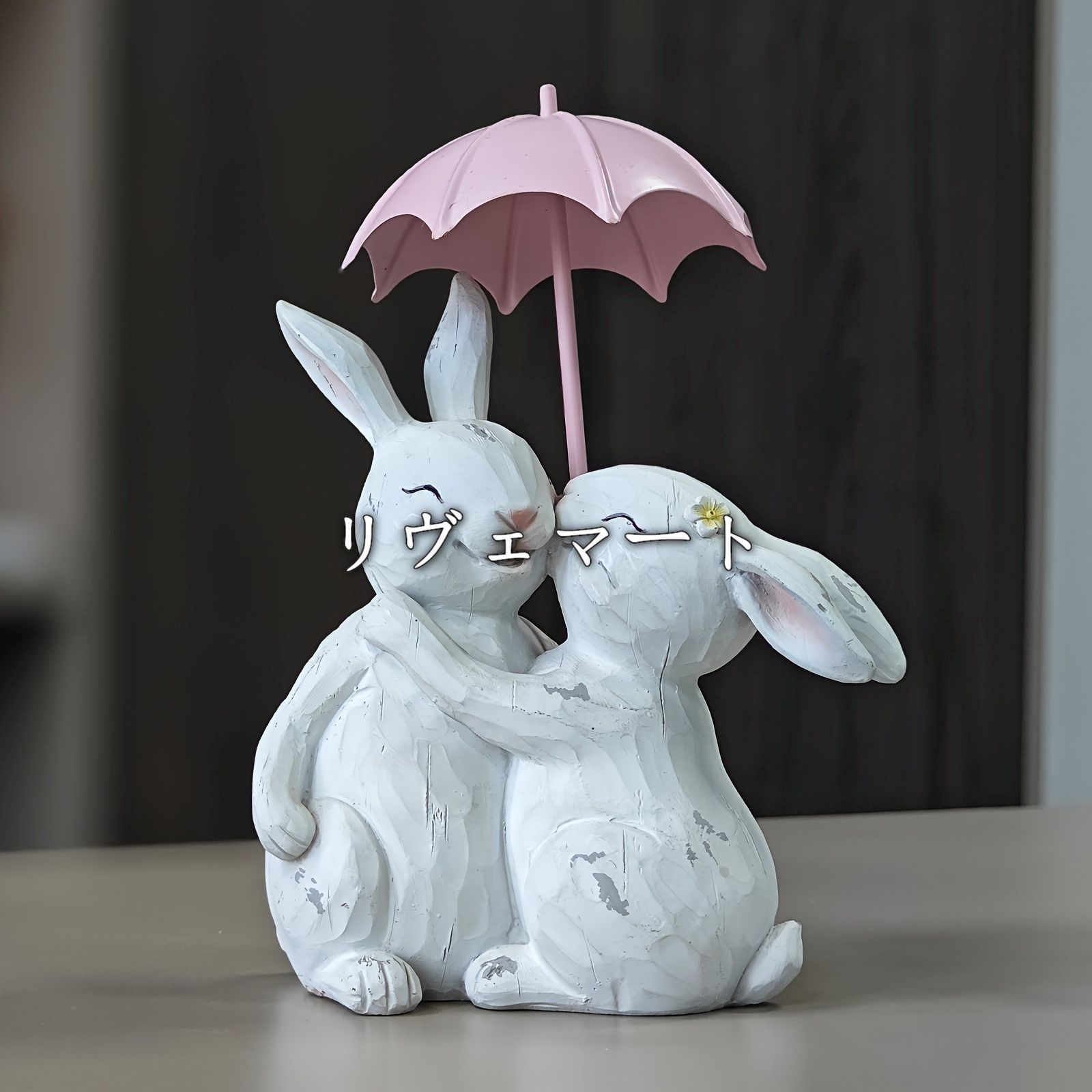 置物 オブジェ ガーデンオーナメント 傘をさしているウサギのカップル うさぎ ラビット ホワイト 屋外 屋内 室内 インテリア 玄関 リビング ダイニング 装飾 庭 ガーデニング 装飾 ガーデン 樹脂 可愛い ギフト インテリア用品 贈り物 雑貨