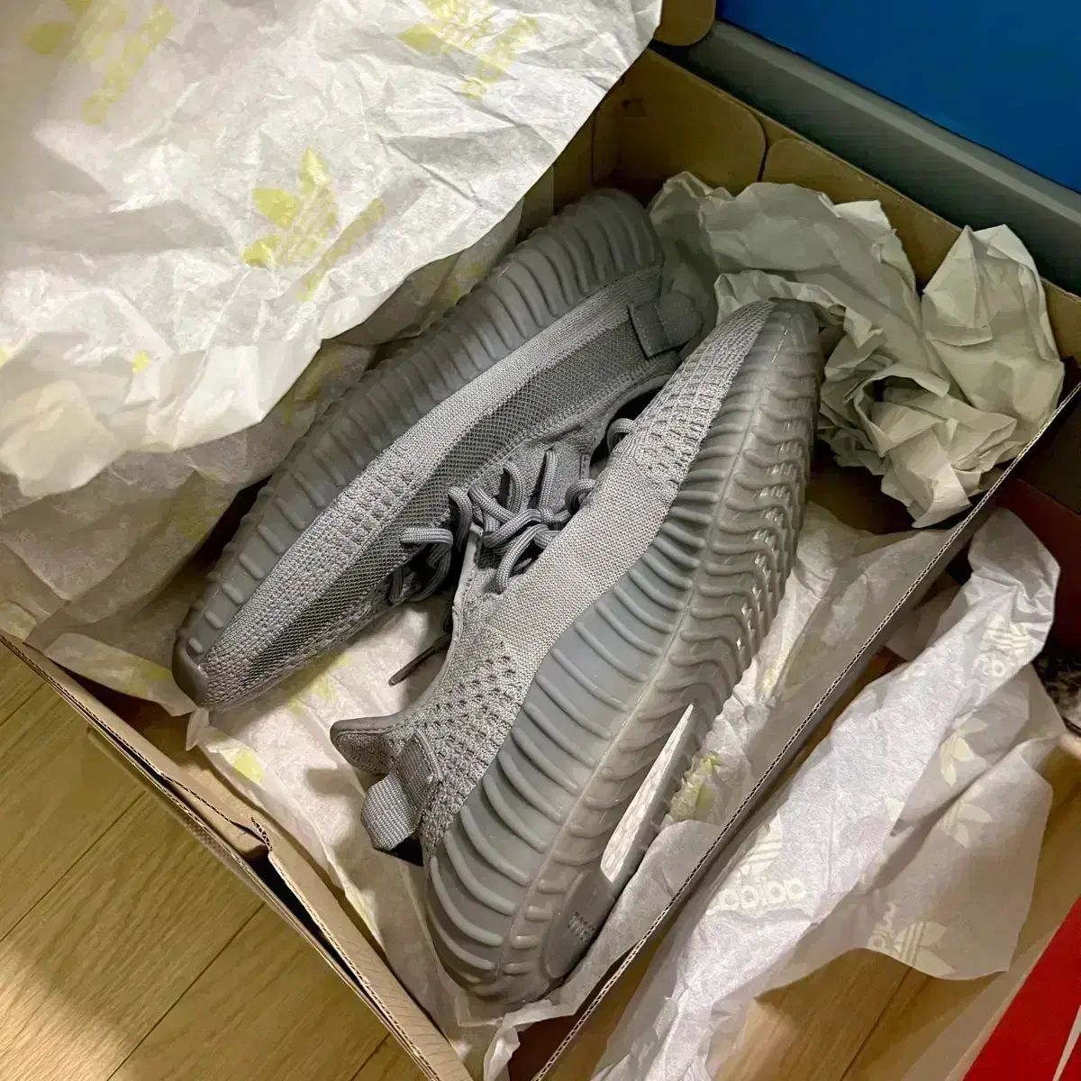 新品/正規品 adidas アディダス イージーブースト 350 V2 スティールグレー 265 メンズスニーカー