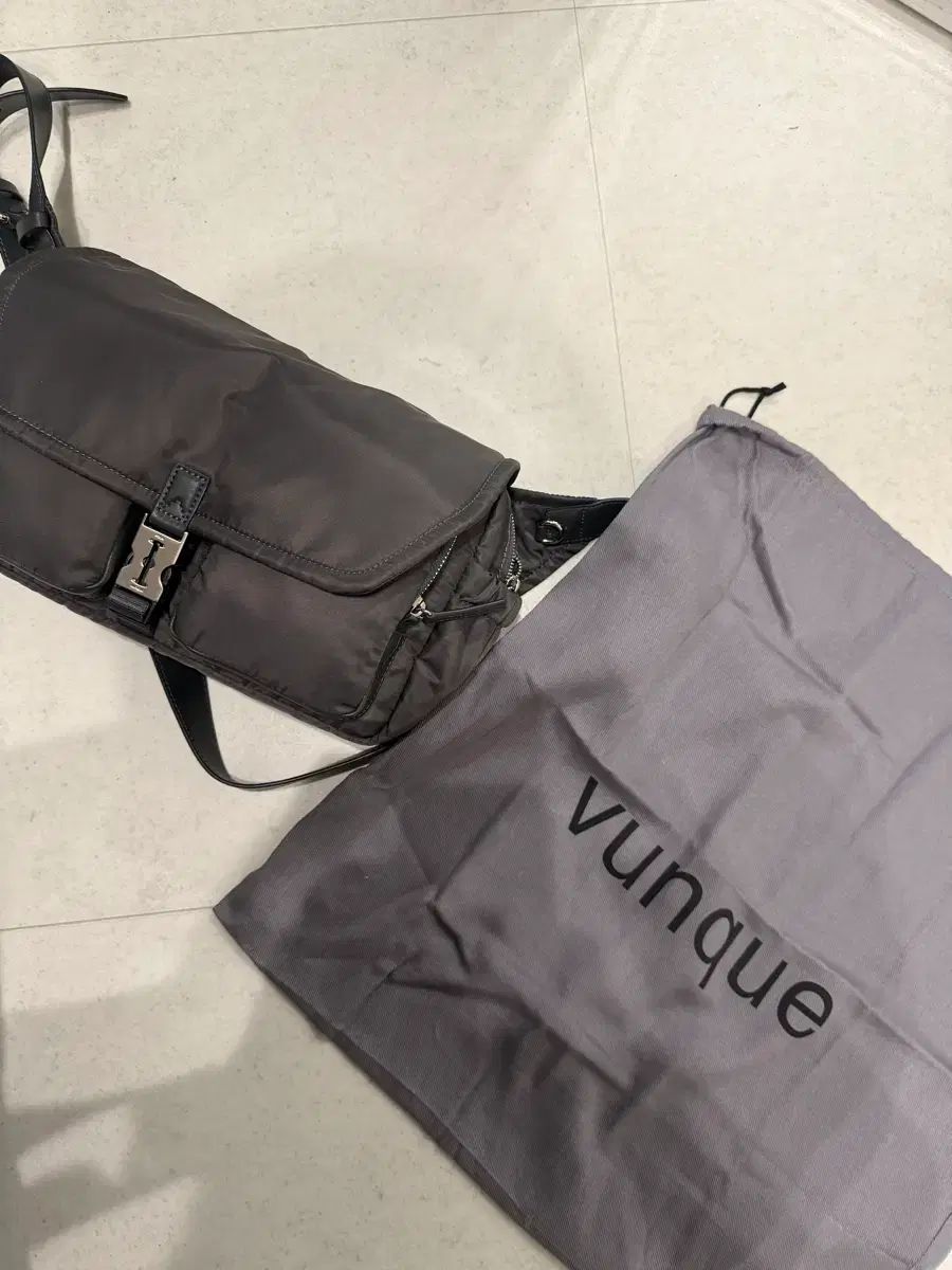 vunque ヘイ ダブル ポケット クロスバック S
