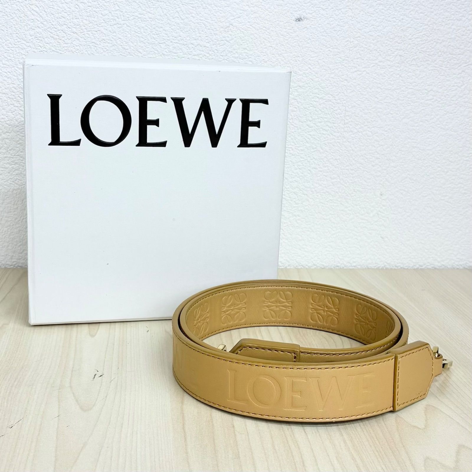 【ロエベ LOWEVE】極美品！アナグラムショルダーストラップ 保存箱＆袋付 ベージュ ⭐︎