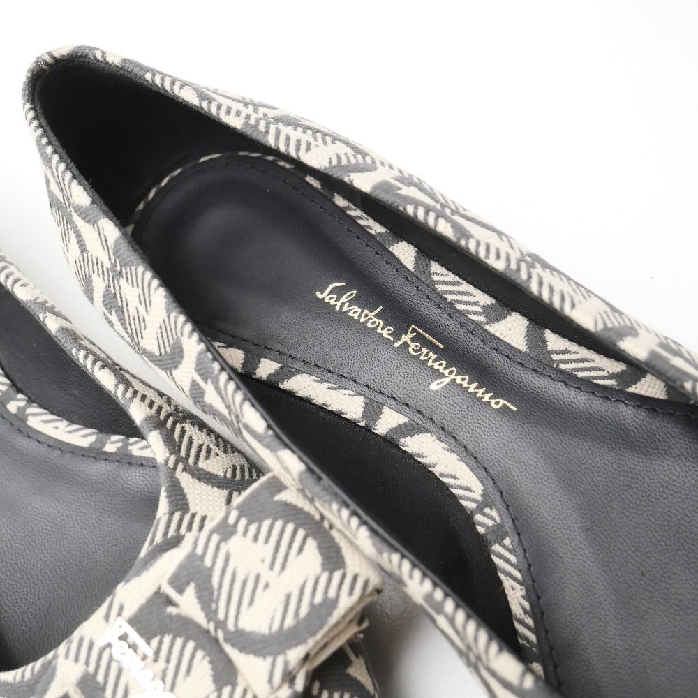 Salvatore Ferragamo サルヴァトーレフェラガモ VIVA ヴィヴァ
