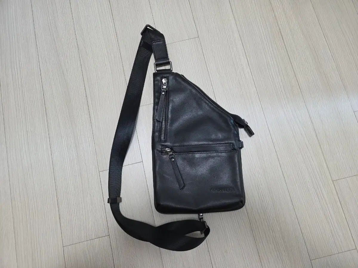 MANBERCE スリングバック