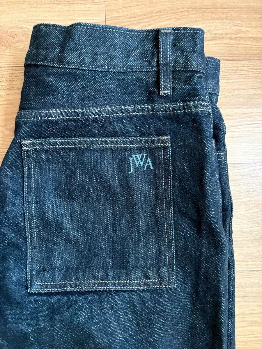 数量限定，大人気 UNIQLO jwa Indigo ワイドストレート デニムパンツ 32