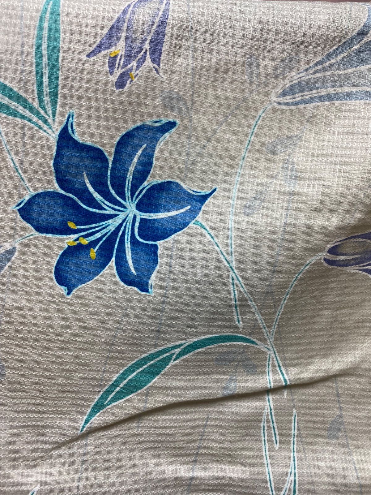 【おすすめ】新品 浴衣 ゆかた 綿 白地 青 百合の花 身丈165cm 裄66.4cm 単品