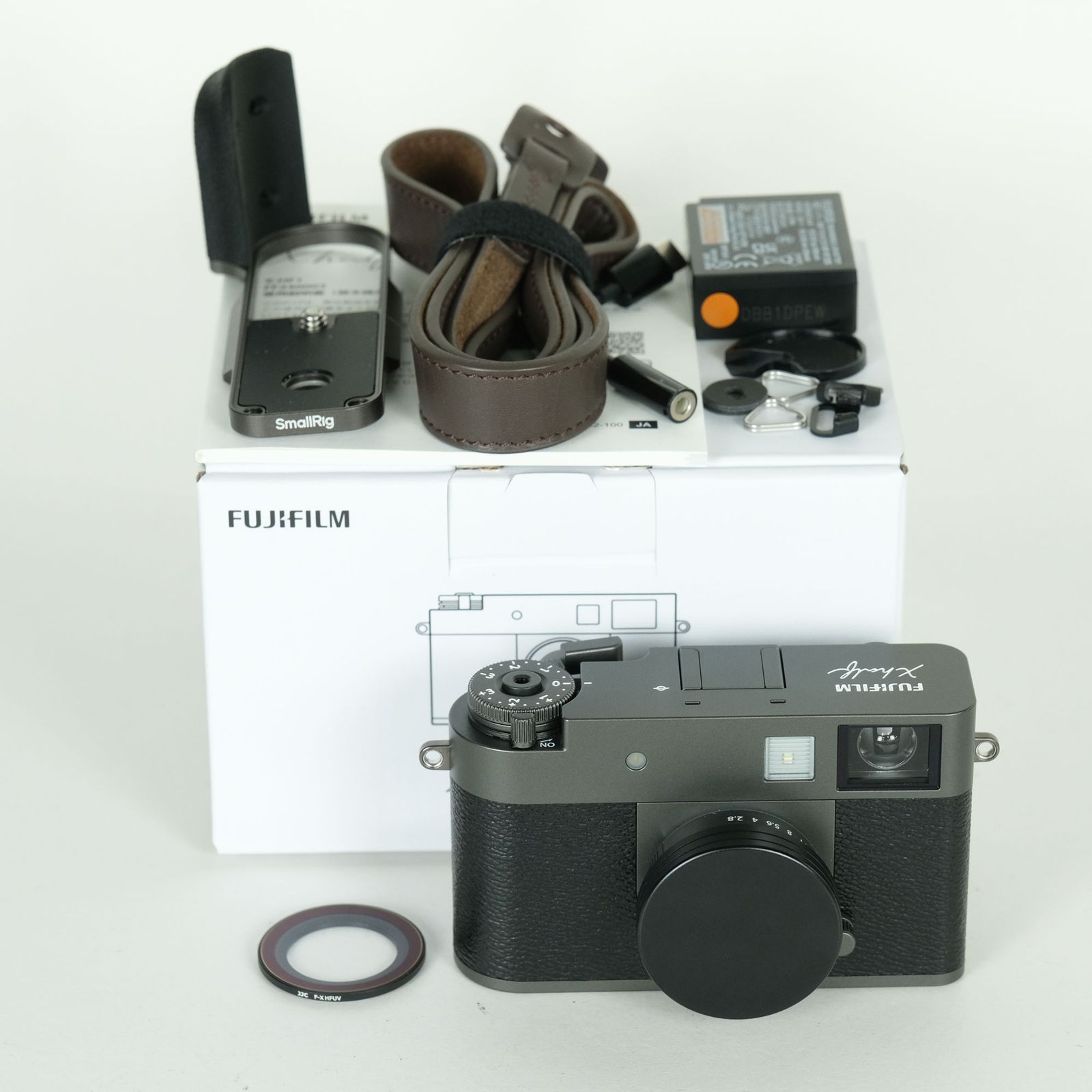 [美品 | シャッター数1,600回｜別売り付属品多数付] FUJIFILM X half X-HF1 [チャコールシルバー] | コンパクトデジタルカメラ