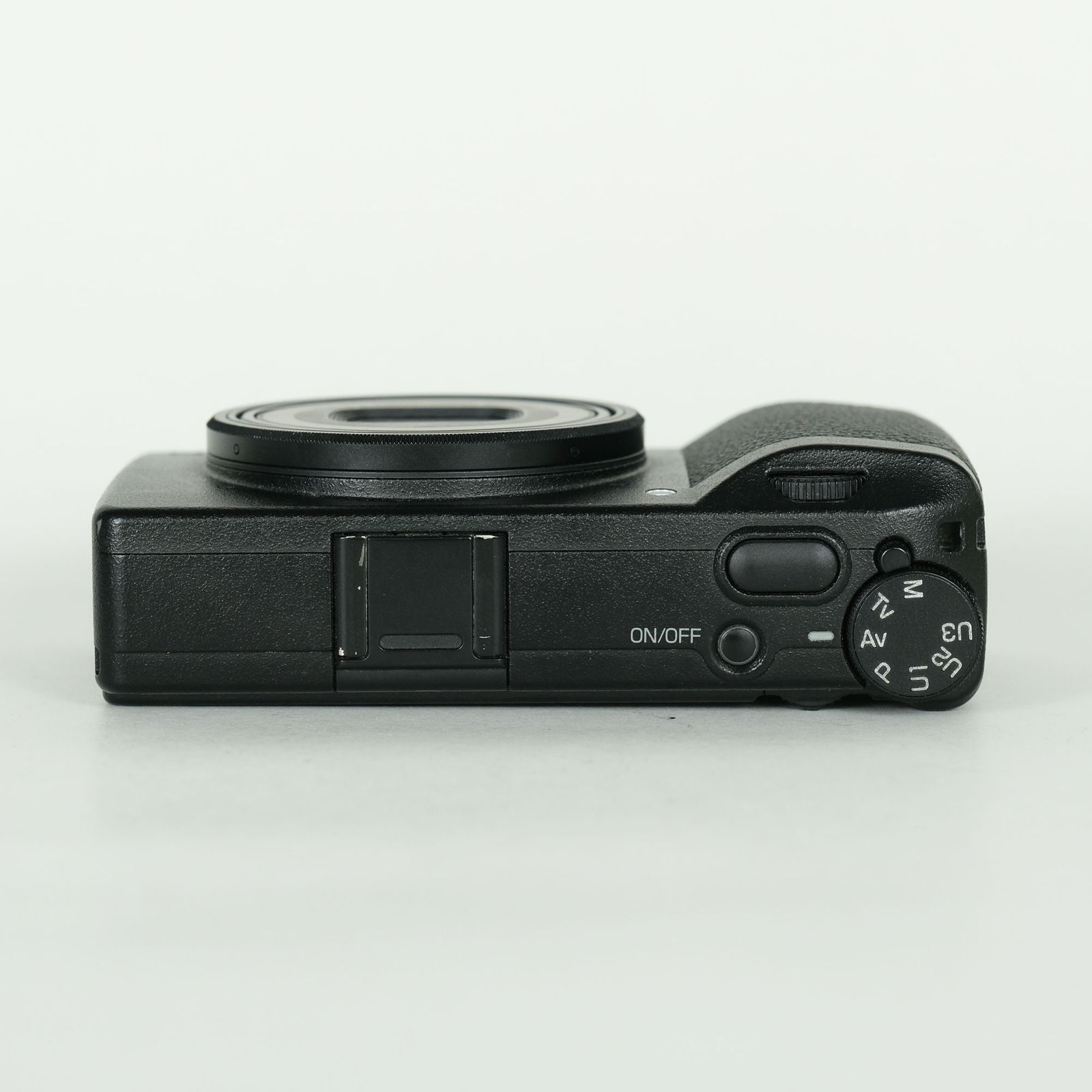 シャッターカウント95と極少の美品、RICOH GRⅢ 並品 | シャッター数9,095回] RICOH GR III | コンパクトデジタル