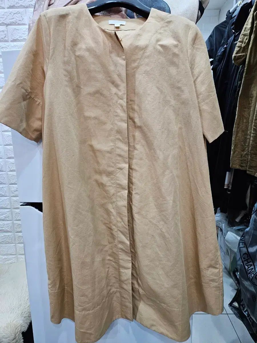 COS ベージュ色リネンONE PIECE (未使用) 7,814円