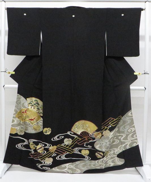 【一輝堂】黒留袖 金彩 五つ紋 比翼仕立 金駒刺繍 着物 正絹 身丈約163cm 裄丈約64.5cm 26z06-3471